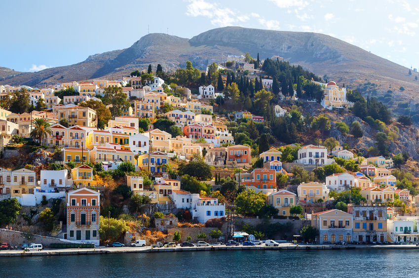 Kastellorizo, with its compact size, is easily explored on foot.
As well as visiting the castle, a stroll to St. George's Church and the former monastery of St. John offers panoramic views.