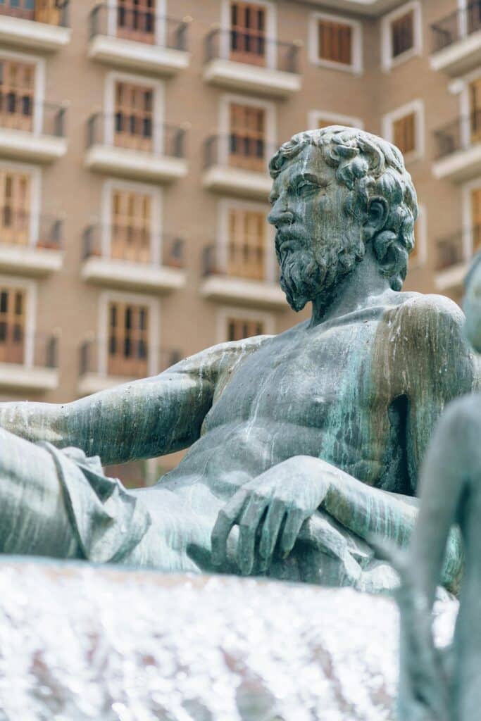 Η εξάπλωση του χαλκού πέρα από τη Μεσόγειο σηματοδότησε μια μεταμόρφωση στις κοινωνίες της Ευρώπης και της Μέσης Ανατολής. Κέντρα παραγωγής αναπτύχθηκαν στην Κύπρο, γνωστή για τα άφθονα ορυχεία χαλκού της, και στην Ανατολία.