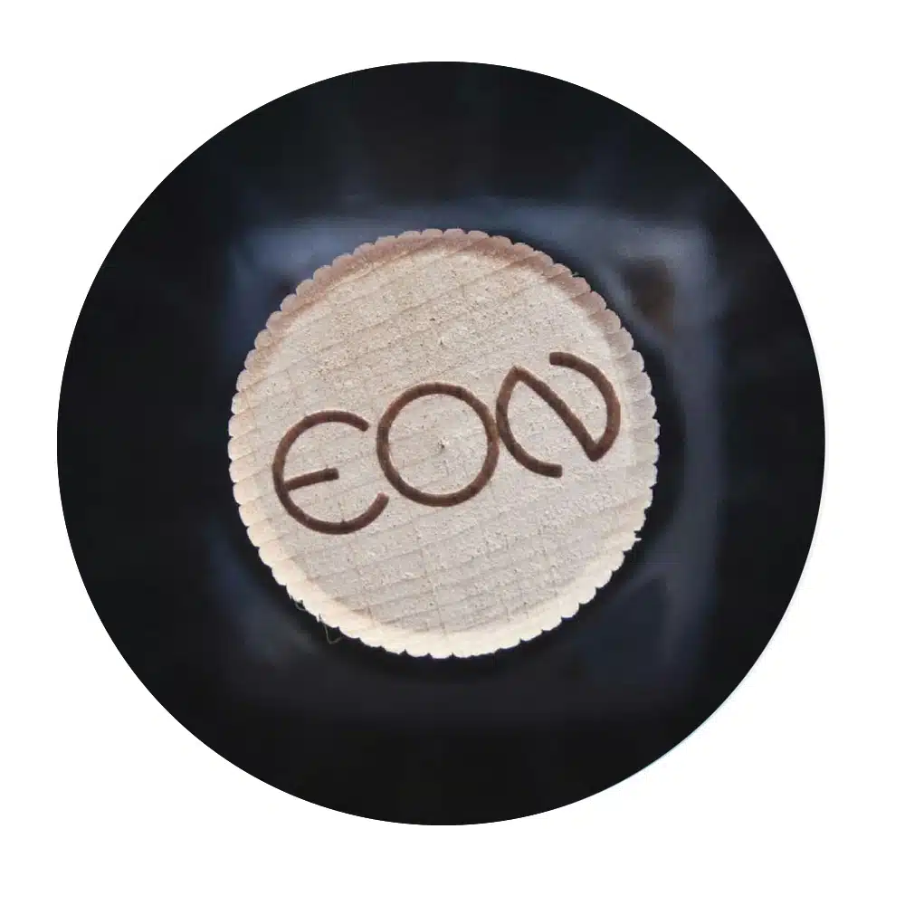 Logo de EON, représentant un design abstrait. Découvrez les créations uniques de EON sur Growy and Tasty, le marché en ligne de producteurs grecs. Pour Nos producteurs et artisans chez Growy and Tasty