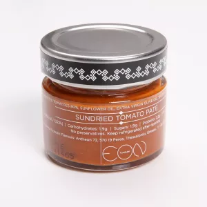 Pot en verre de pâté de tomates séchées au soleil d'EON, présenté sur fond blanc. Explorez le marché Growy and Tasty pour des produits grecs authentiques provenant directement de producteurs de Grèce et de Crète. / Bocal en verre de pâté de tomates séchées au soleil d'EON, présenté sur fond blanc. Explorez le marché en ligne Growy and Tasty pour découvrir une variété de produits grecs authentiques provenant directement de producteurs en Grèce et en Crète.