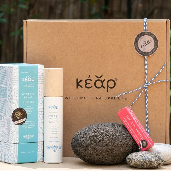Kear Summer Sun Body Care Set - Boîte en carton avec huile corporelle Hydrate Relax, baume à lèvres SofiLip et pierres