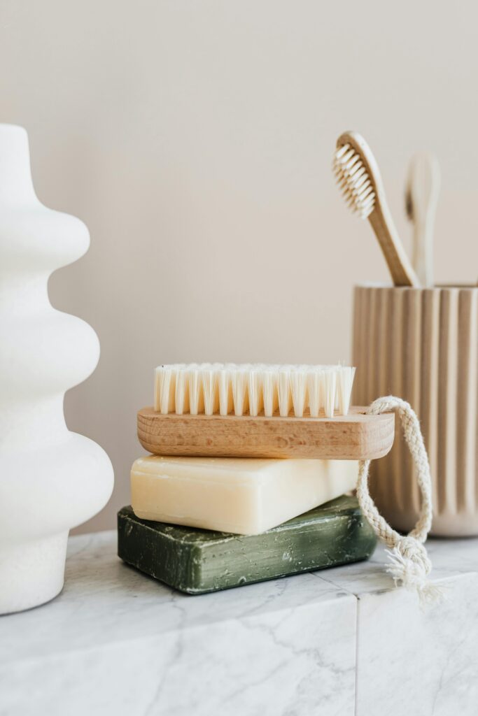 Greek soap has conquered international markets thanks to its quality and image as an authentic product.
In Europe, the United States and Asia, more and more consumers are turning to natural, artisanal alternatives for their body care needs.