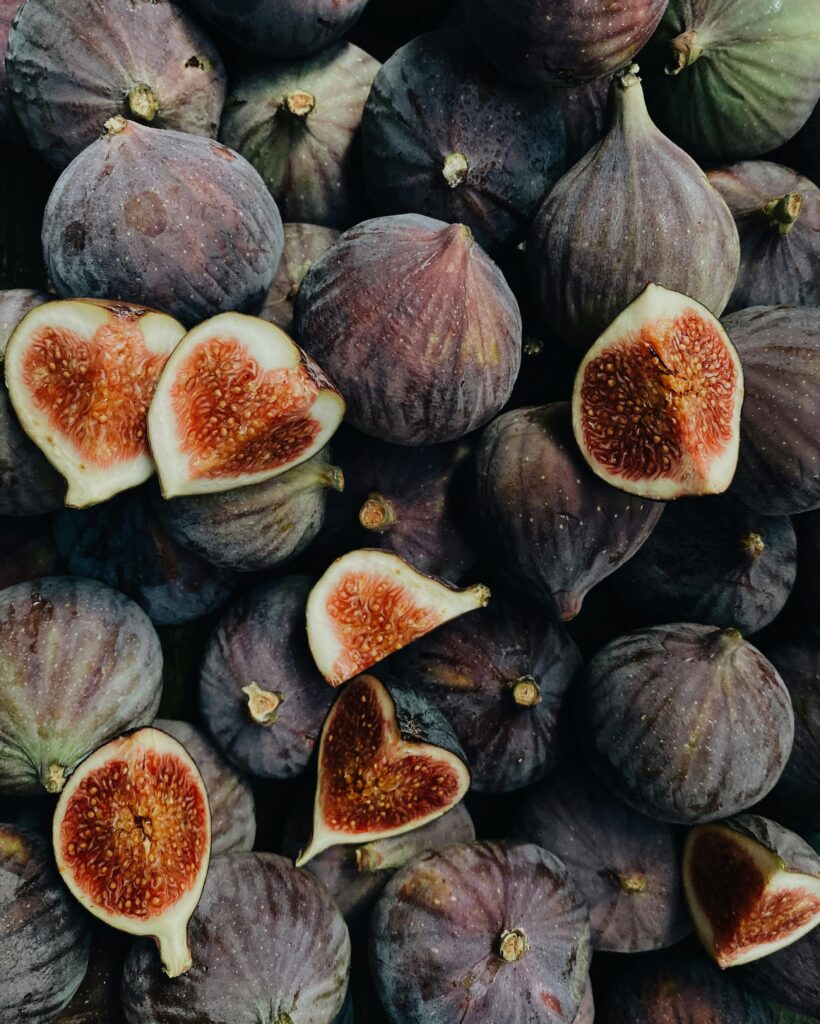 Greek figs, especially those from Kymi, are highly prized beyond Greece's borders.
They are exported to many countries, where they are prized for their exceptional quality and incomparable taste.