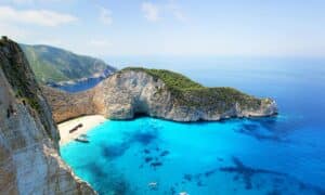 Zakynthos : L’île des Merveilles Naturelles et du Paradis Bleu