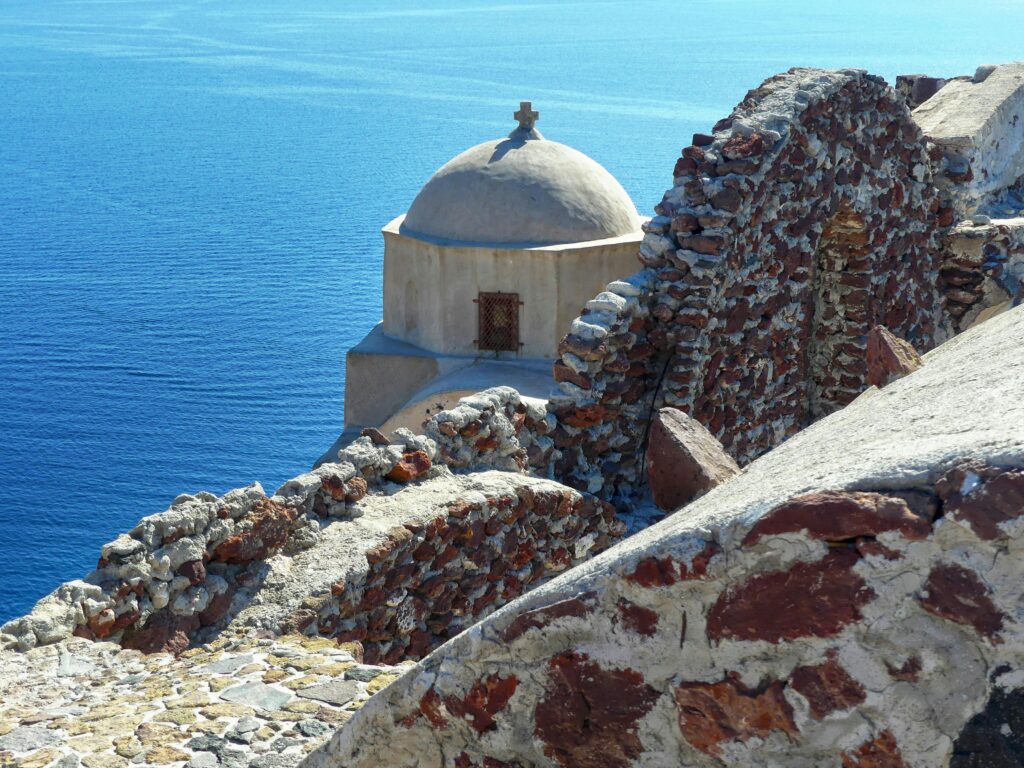 Πλάκα: Ένα χωριό στην κορυφή με απίστευτη θέα