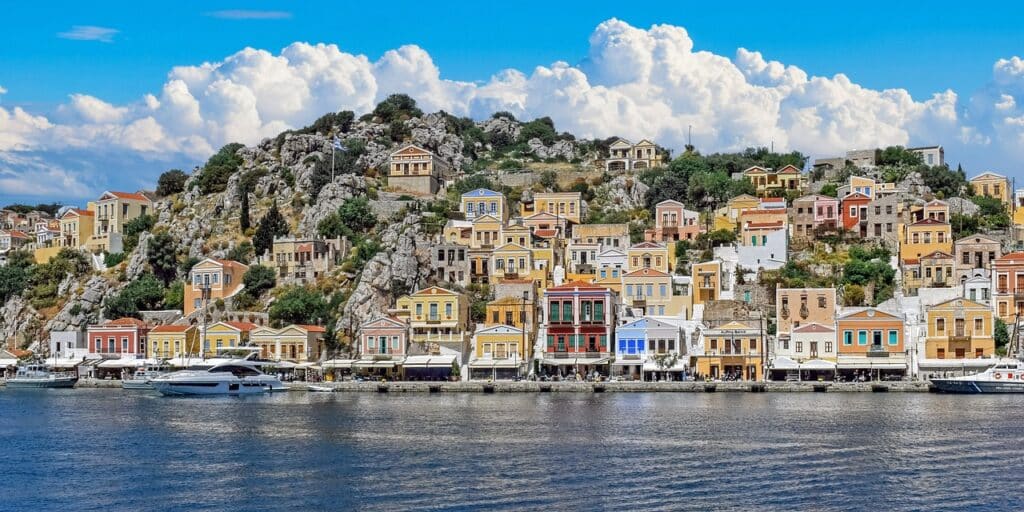 Το νησί της Σύμης. Τα 10 καλύτερα πράγματα που πρέπει να κάνετε στη Ρόδο το 2025
