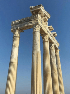 Colonnes du Temple de Zeus à Olympie, vestige de l’Antiquité grecque