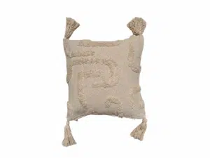 Coussin décoratif beige 45x45 cm avec motifs géométriques et pompons, fabriqué par Rizes Home.