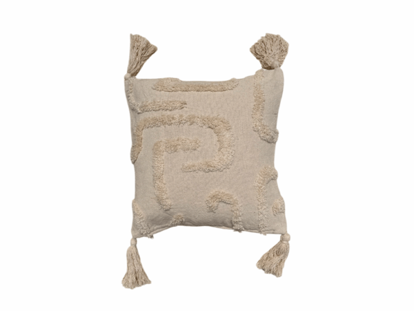Decorative beige cushion 45x45 cm with geometric motifs and tassels, made by Rizes Home.