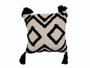 Coussin décoratif 45x45 cm beige avec motifs géométriques noirs et pompons, fabriqué par Rizes Home.