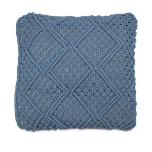 Cuscino blu con macramè di Rizes Home.