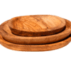 Vue du dessus de l’ensemble de 3 assiettes apéritives ovales en bois d’olivier grec, fabriquées à la main par Rizes Crete.