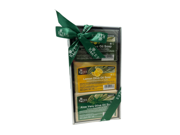 Coffret cadeau de 3 savons artisanaux à base d’huile d’olive : naturel, citron et Aloe Vera Rizes Crete, 3 x 100g.