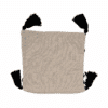 Housse de coussin beige avec motifs géométriques noirs et pompons noirs sur les coins, taille 45x45 cm, marque Rizes Home, sans rembourrage.