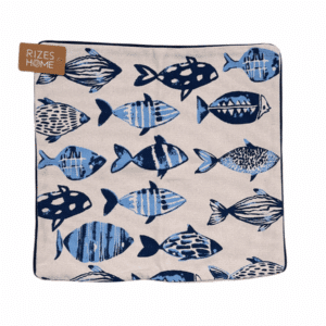 Copricuscino 45x45 cm senza imbottitura, con disegno di pesce blu, realizzato da Rizes Home.