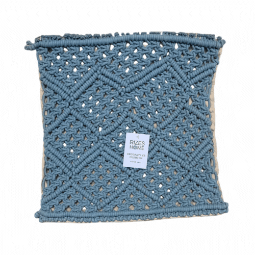 Housse de coussin 40x40 cm sans rembourrage en macramé bleu, fabriquée par Rizes Home.