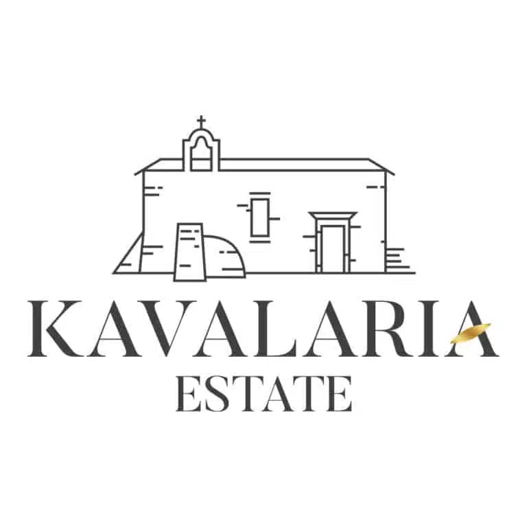 Kavalaria Estate logo. Kavalaria Estate, domaine familial crétois, produit une huile d'olive extra vierge biologique de la variété Koroneiki, récoltée précocement et pressée à froid.