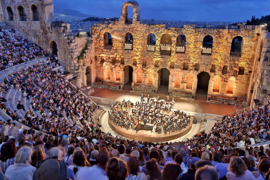 Concert symphonique en soirée à l’Odéon d’Hérode Atticus à Athènes lors du Festival d’Athènes et d’Épidaure 2025