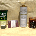 Coffret cadeaux de dégustation et bien-être grecs avec huile d’olive, miel, savon et crème corporelle