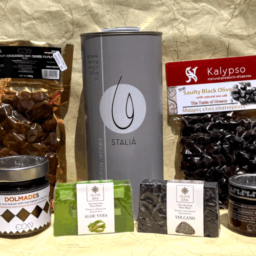 Coffret cadeaux de produits traditionnels grecs avec huile d’olive, olives, dolmades et savons artisanaux
