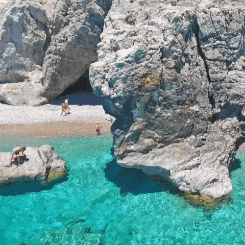 Excursion privée en bateau côte est de Rhodes – mer turquoise et falaises