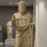 Statue antique exposée au musée archéologique d’Héraklion en Crète