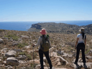 Randonnée à Rhodes avec vue sur la côte