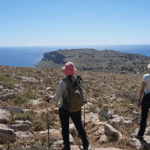 Randonnée à Rhodes avec vue sur la côte