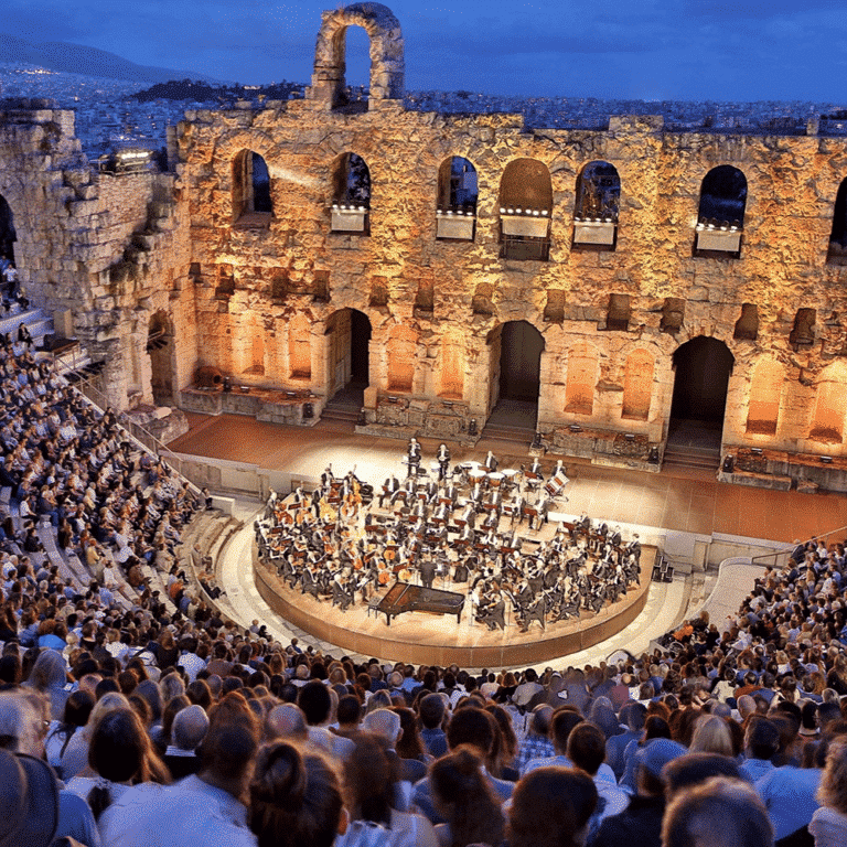 Concert symphonique en soirée à l’Odéon d’Hérode Atticus à Athènes lors du Festival d’Athènes et d’Épidaure 2025